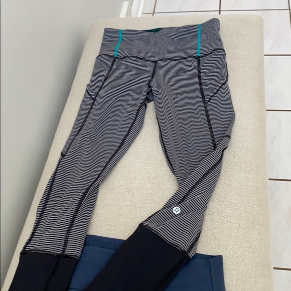 Lulu lemon workout pants - Picture 2 of 4